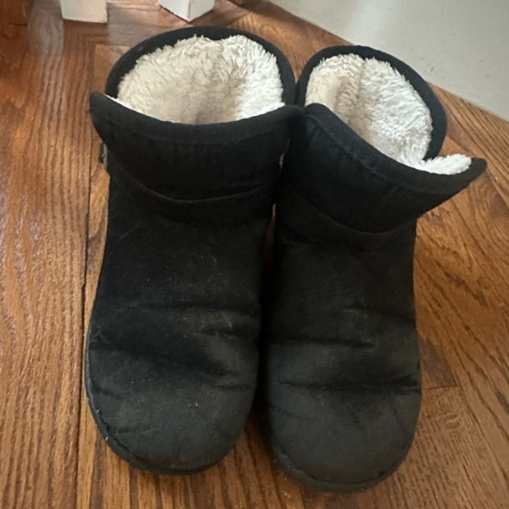 Comfortable Black Minimalist Slippers